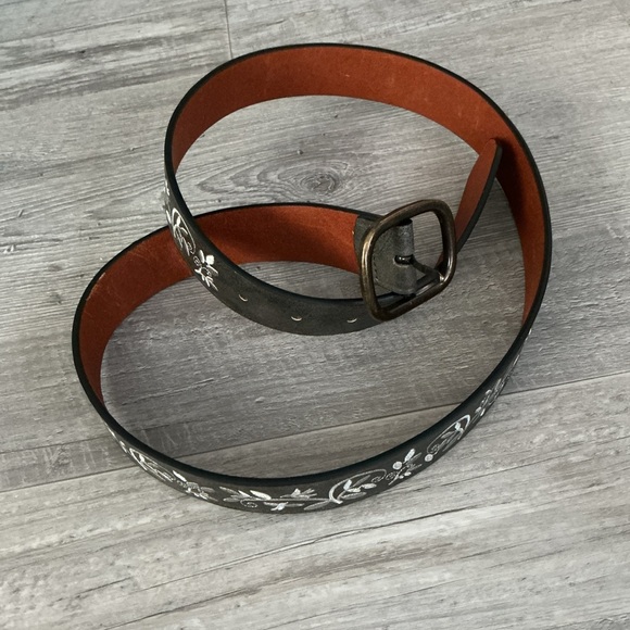 Smoke Grey Floral Embroidered Belt - Picture 2 of 10